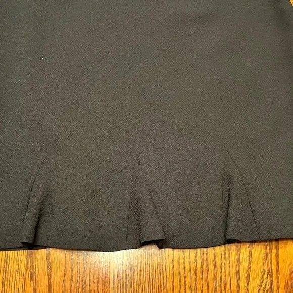 Le Suit Black Knee-Length Fluted Hem Pencil Skirt Size 8P - Picture 3 of 6